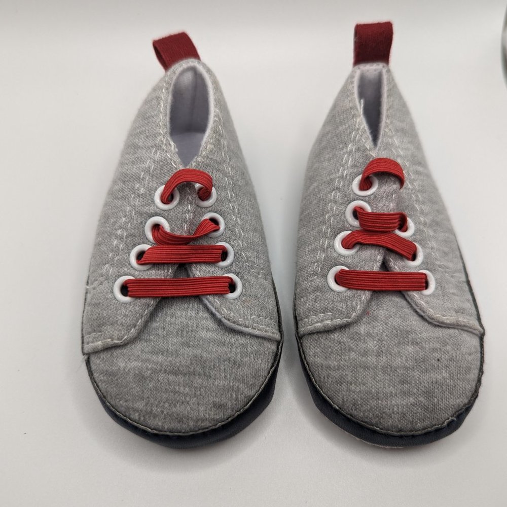 Multiple pairs of Gently Used Baby Booties - Picture 4 of 10